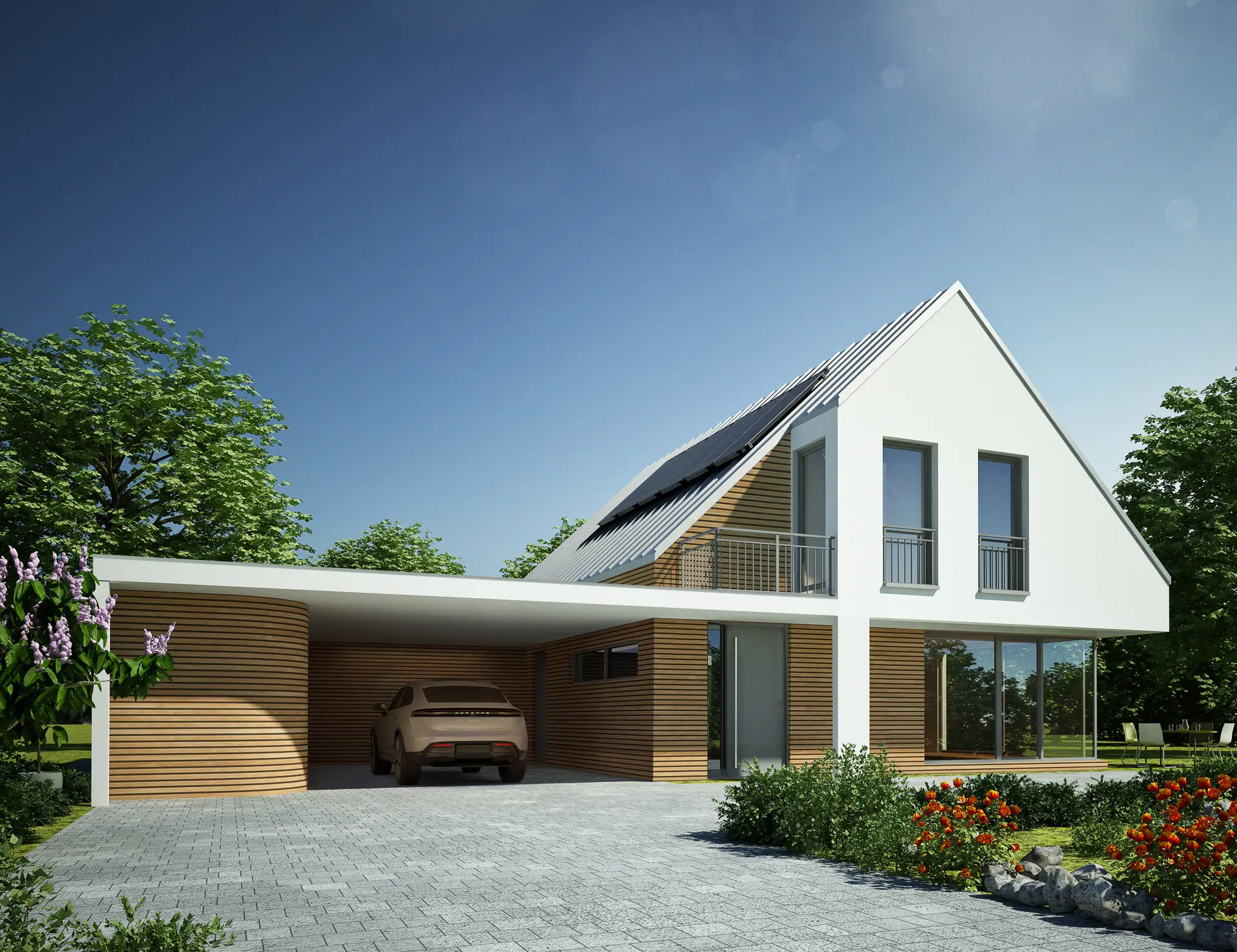 Moderni talo, jossa on kulmikas katto, aurinkopaneelit ja suuret ikkunat. Autotalli on puinen katos, jonka alla auto on pysäköitynä. Taloa ympäröivät puut ja puutarha.